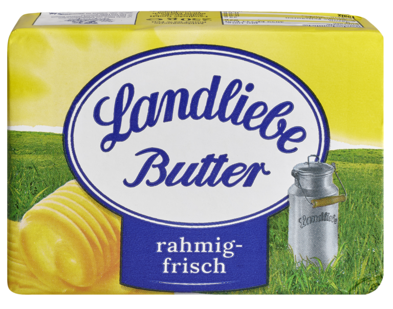 Zu sehen ist eine gelb-grüne Packung "Landliebe Butter rahmig-frisch" mit 250g. Auf der Vorderseite der Butter ist das Landliebe Butter Logo abgebildet. Der Hintergrund besteht aus einer grünen Weide, auf der ein Milchbehälter steht, der Himmel dahinter ist gelb.