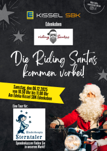 Zu sehen ist ein Plakat von EDEKA-Kissel SBK in Hochformat mit Tafel-Hintergrund. Es wird über den Besuch der Riding Santas am 06.12.2025 von 10:50 Uhr bis 11:00 Uhr am EDEKA Kissel SBK Edenkoben informiert. Die Riding Santas touren für das Kinderhospiz Sternentaler. Spendenkassen stehen im Markt aus. Das Plakat ist weihnachtlich dekoriert mit einem Weihnachtsmann, der auf einem Motorrad sitzt, gezeichneten Sternen, sowie den Logos von "riding santas" und "Kinderhospiz Sternentaler".