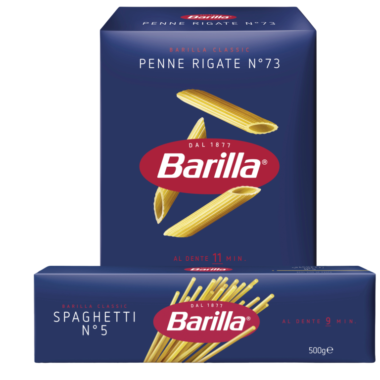 Zu sehen sind zwei dunkelblaue Teigwaren Packungen der Marke "Barilla". Packungsinhalt sind Spaghetti N.5 und Penne Rigate N.73 je 500 Gramm.